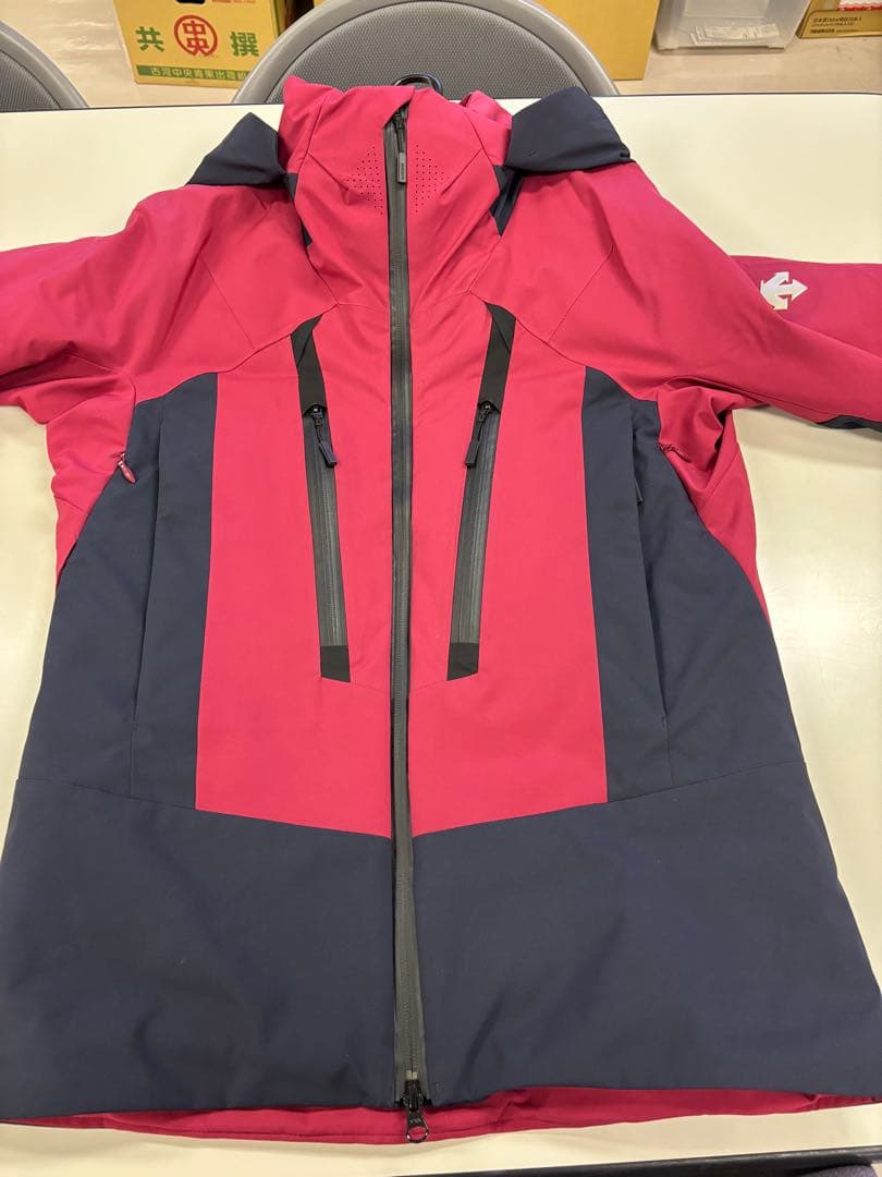 DESCENTE スキーウェア22/23モデルSサイズジャケットのみ