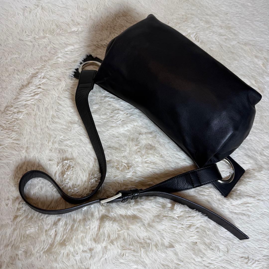 極美　kawa-kawa カワカワ　レザー　ボディバッグ　斜めがけ　肩掛け　金具