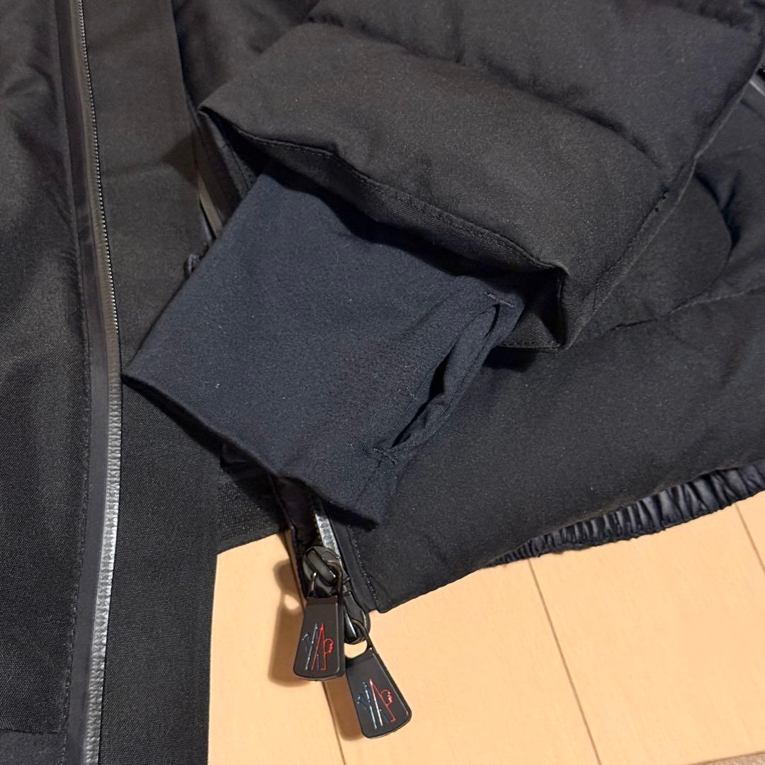 MONCLER ブラック ダウンジャケットGRENOBLE BESSANS