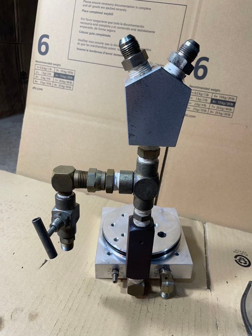 ハイドロ　ポンプ　ハウエ　1／2 ホース8番フィッティング　ローライダーキャデ