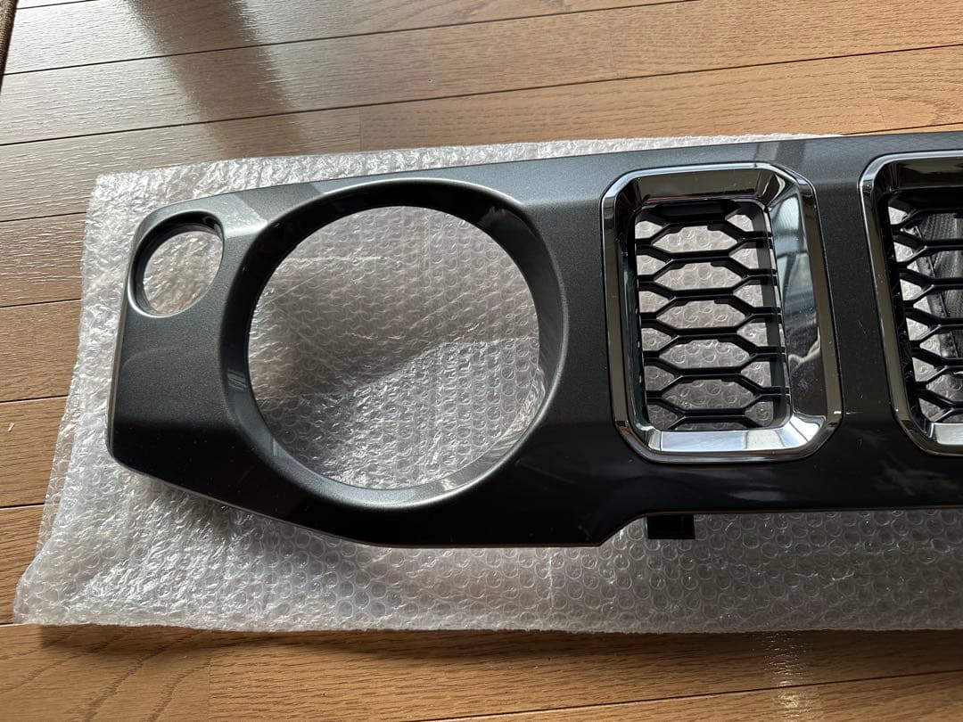 ジムニーノマド　純正フロントグリル　新車外し