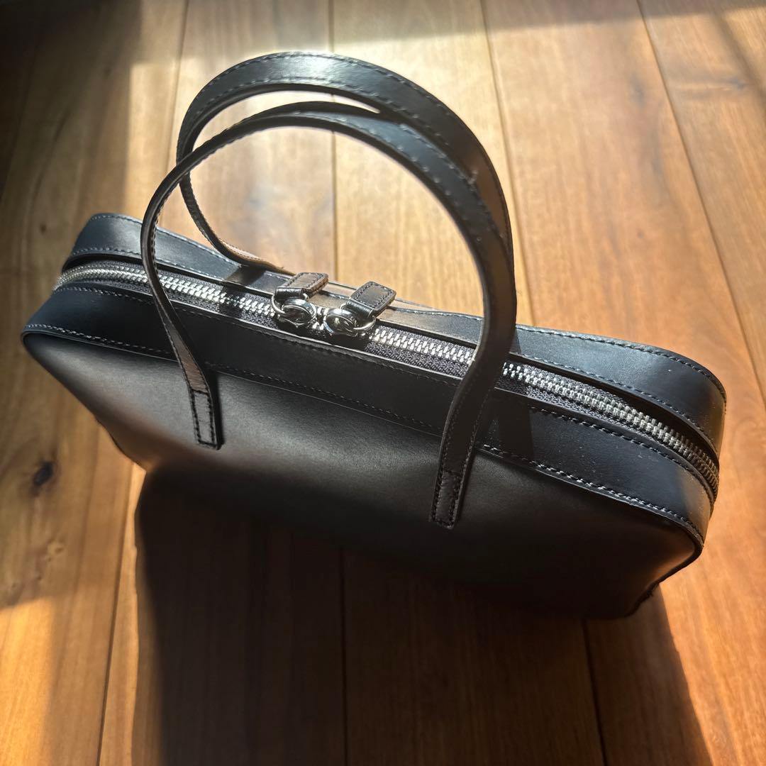 ヴィリーナ別注　ヤーキ　スクエアハンドバッグ　ネイビー