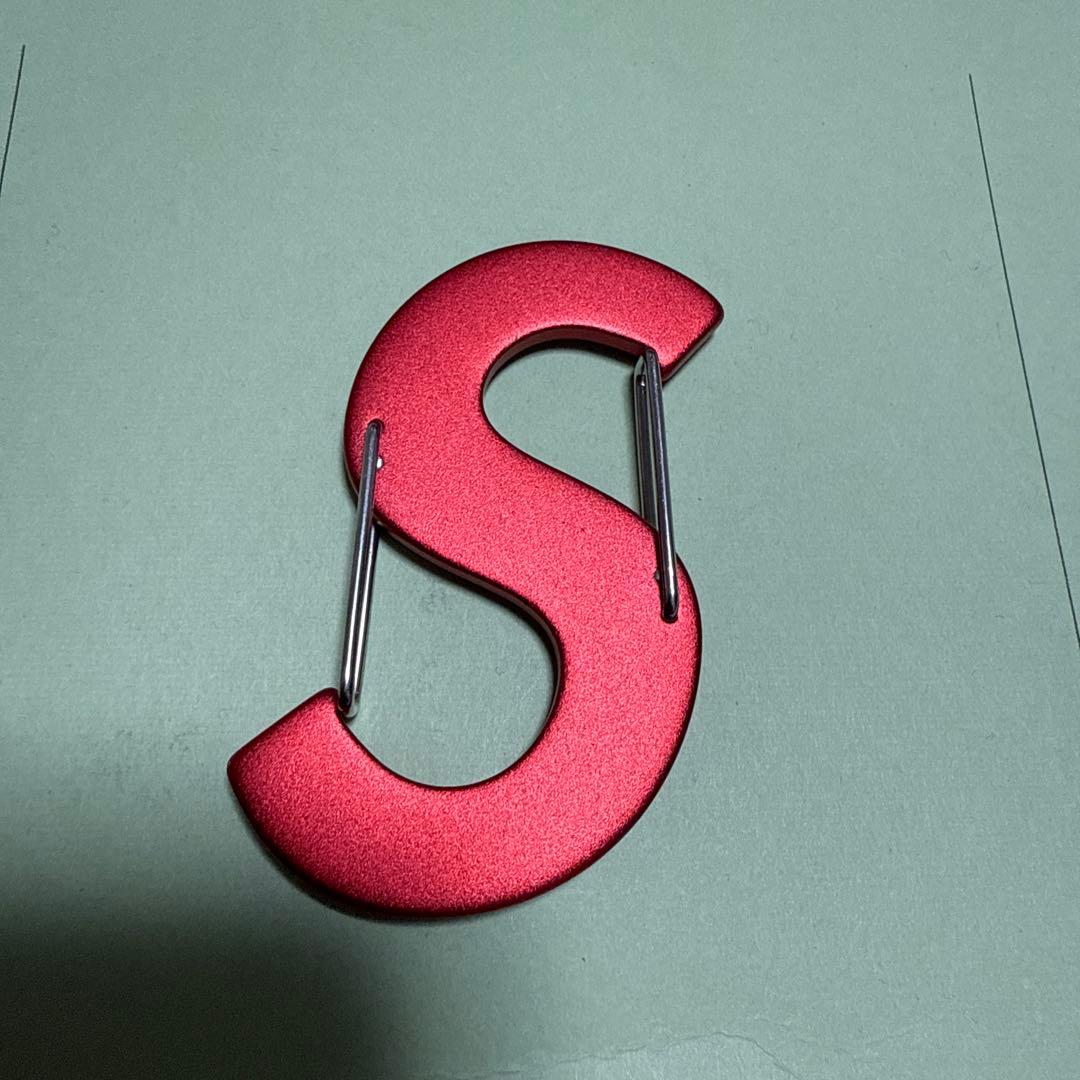 シュプリームs字カラビナ