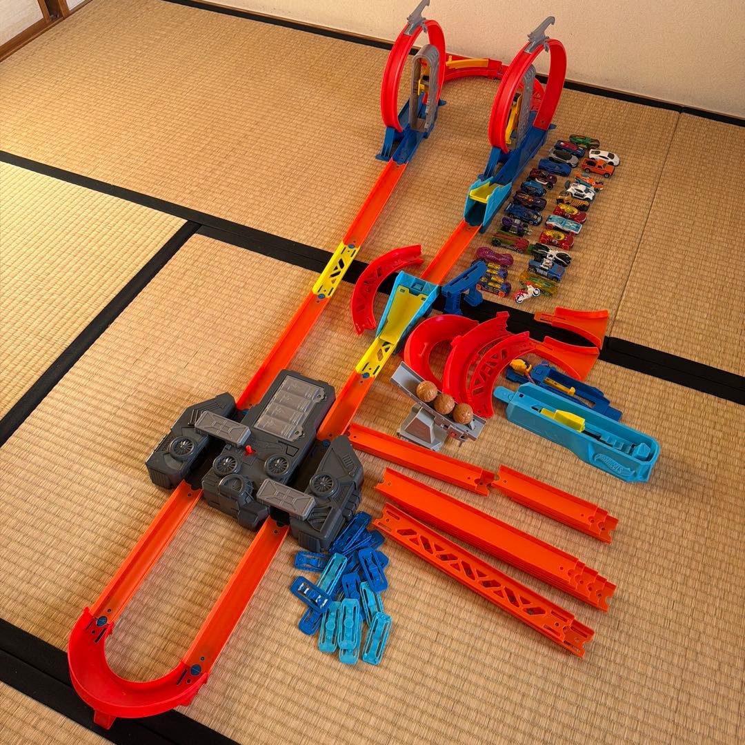 Hot Wheels トラックとミニカーセット