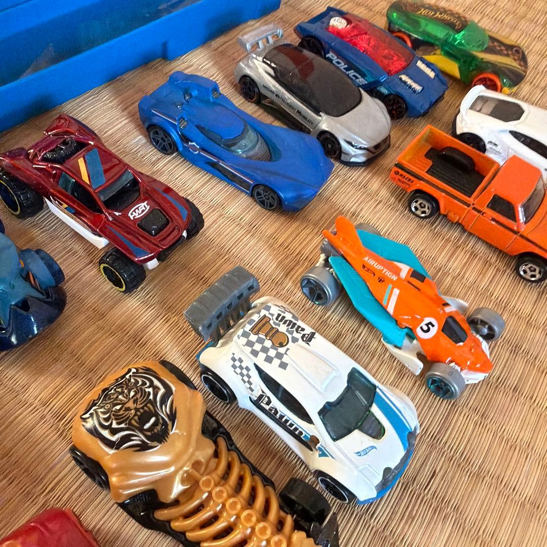 Hot Wheels トラックとミニカーセット
