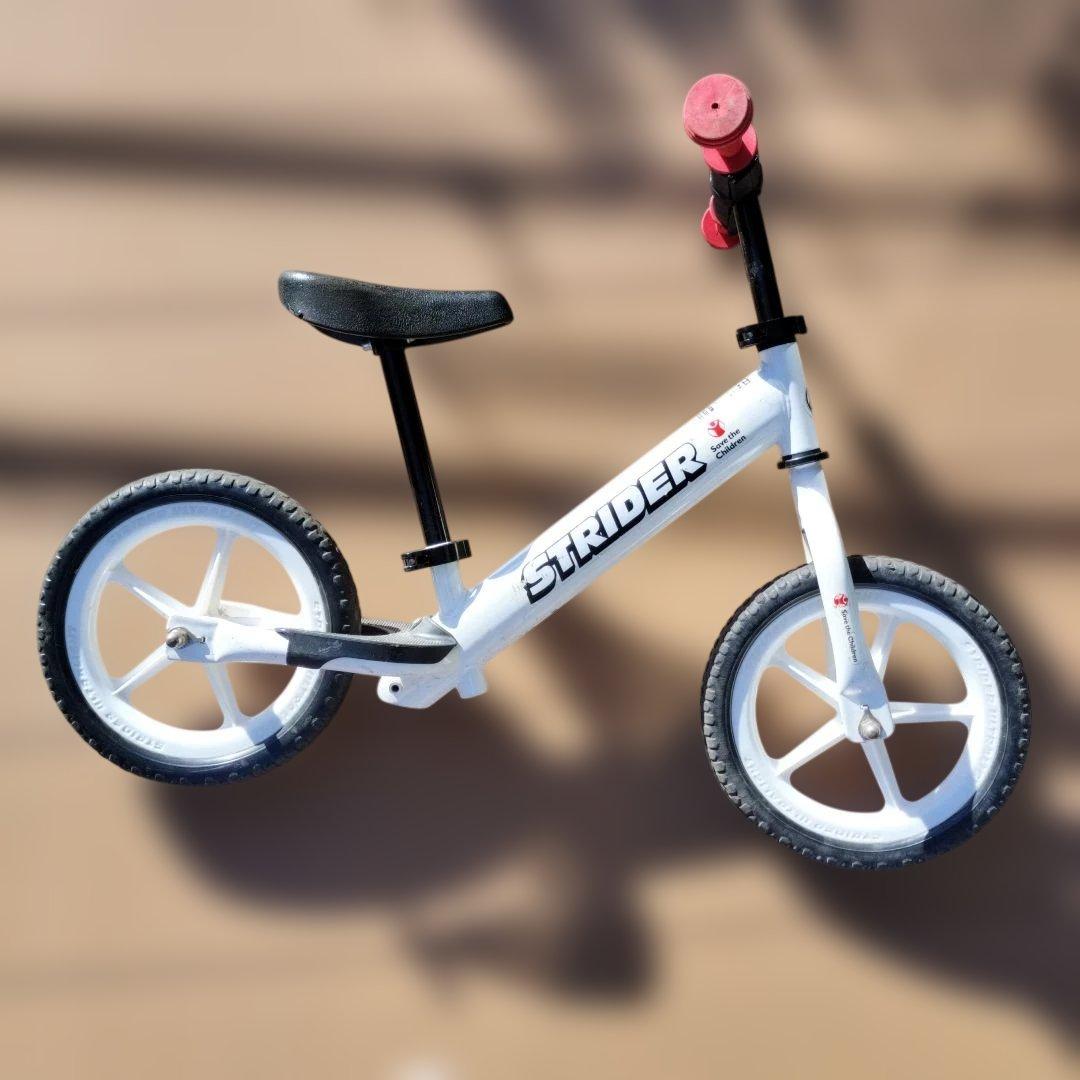 ストライダー　白　12インチ