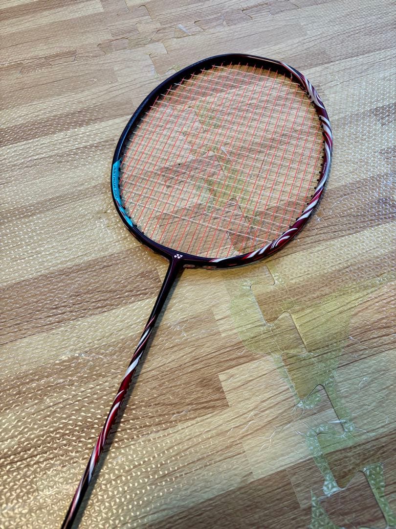 ヨネックス アストロクス100ZZ 4UG5バドミントンラケット エアロバイト