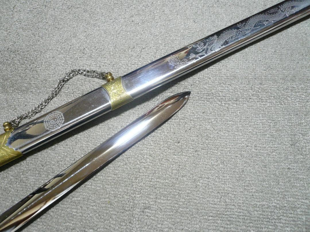 中国剣 レプリカ 模造刀 金属鞘 糸巻柄 真鍮 龍彫り 太極剣