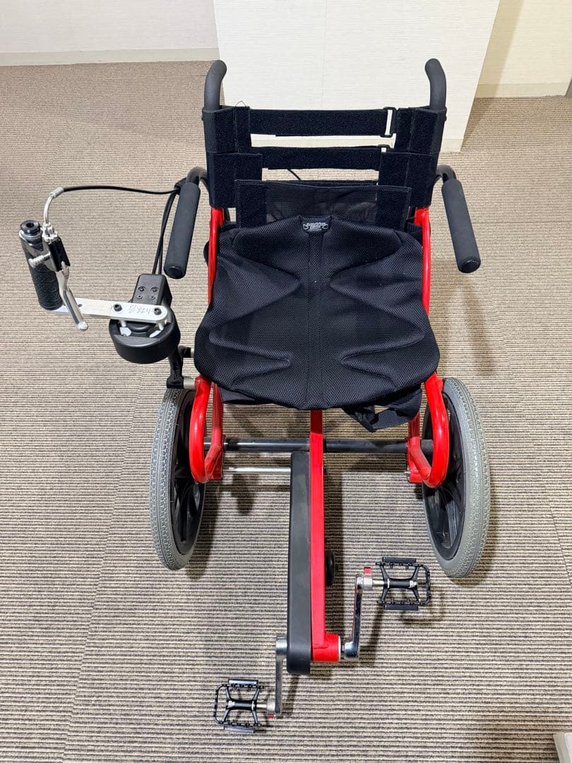 Profhand プロハンド 赤　ペダル付き トレーニングチェア 介護用品