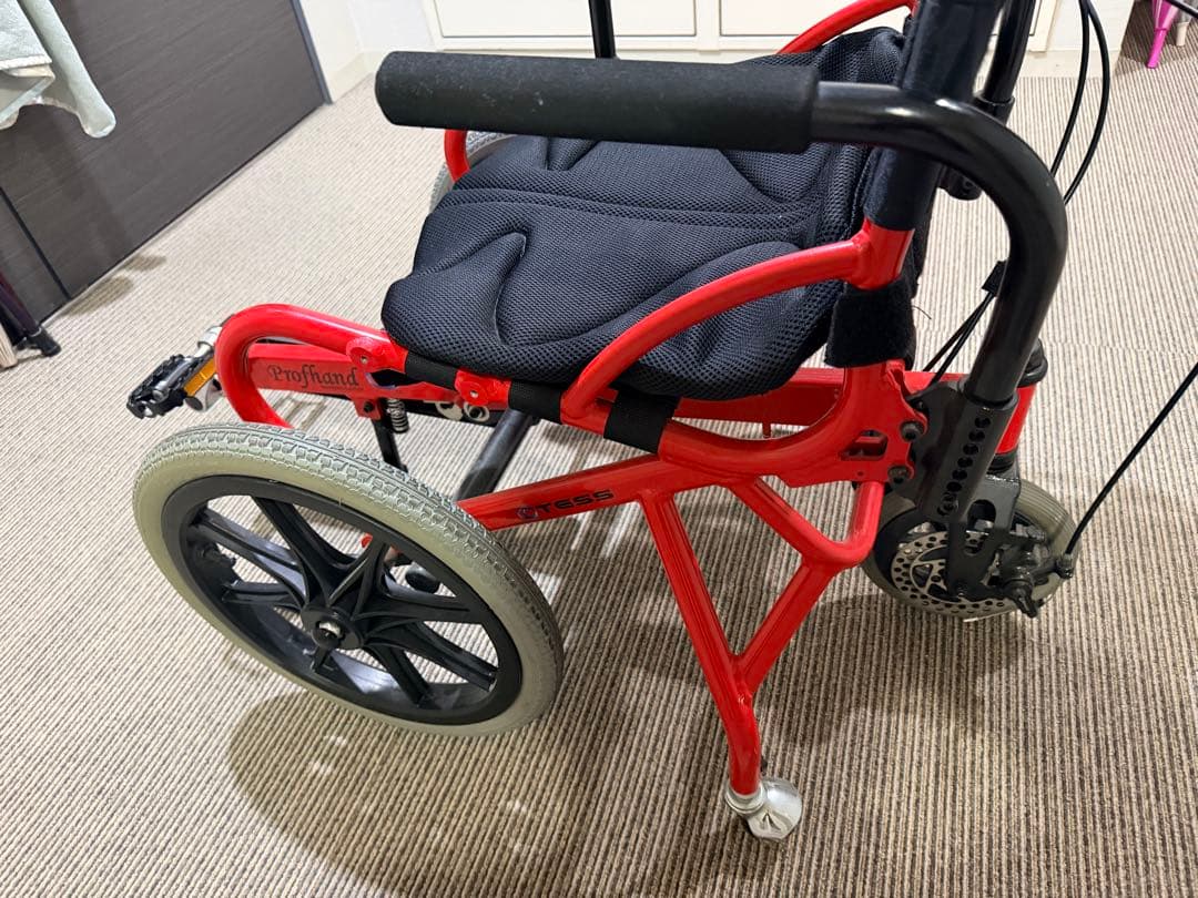 Profhand プロハンド 赤　ペダル付き トレーニングチェア 介護用品