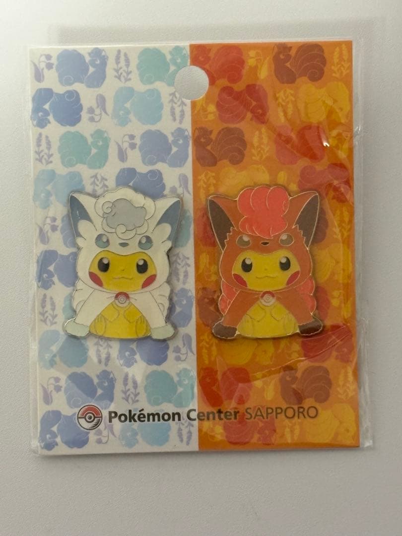 アローラロコン&ロコンポンチョのピカチュウ ピンズセット