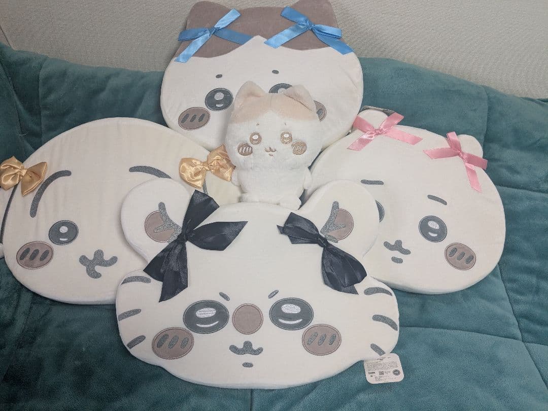 ちいかわ 低反発クッション 全種 ＋ ハチワレ ミルク色 ぬいぐるみ