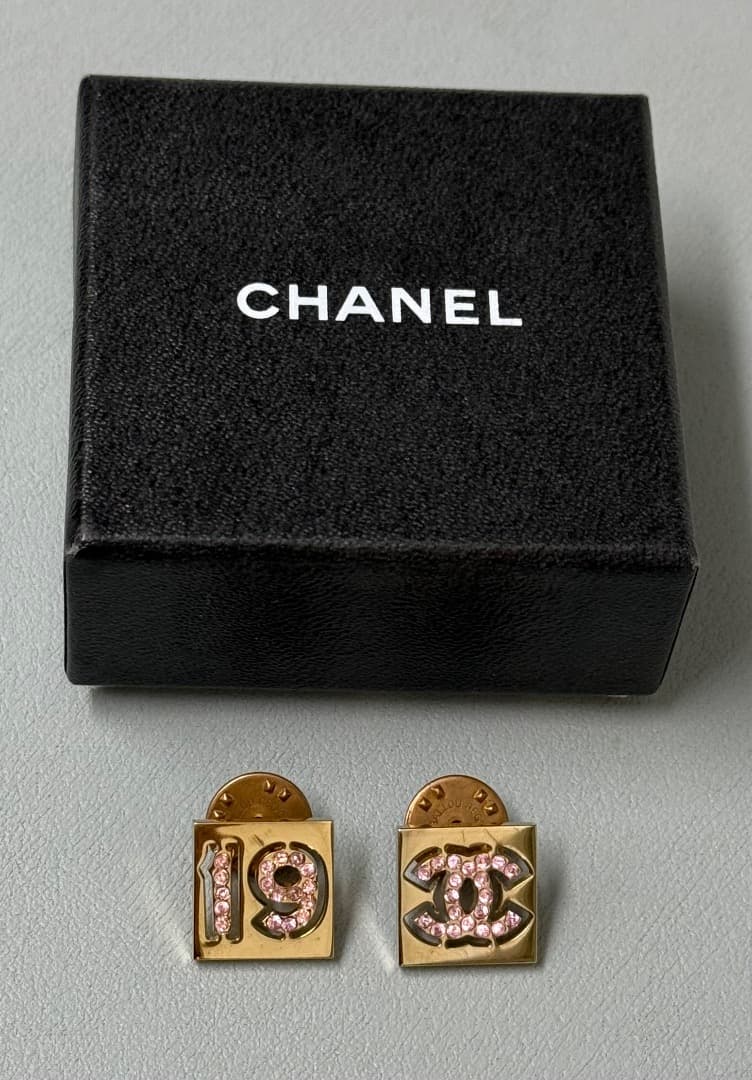CHANEL ピンブローチ