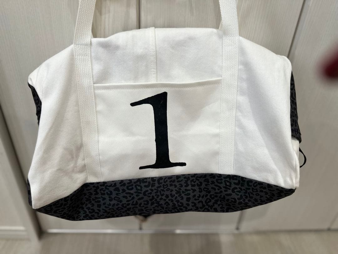 トラベルボストンバック　スポーツ、白色、デニムリメイクバック、パッチワークラグ