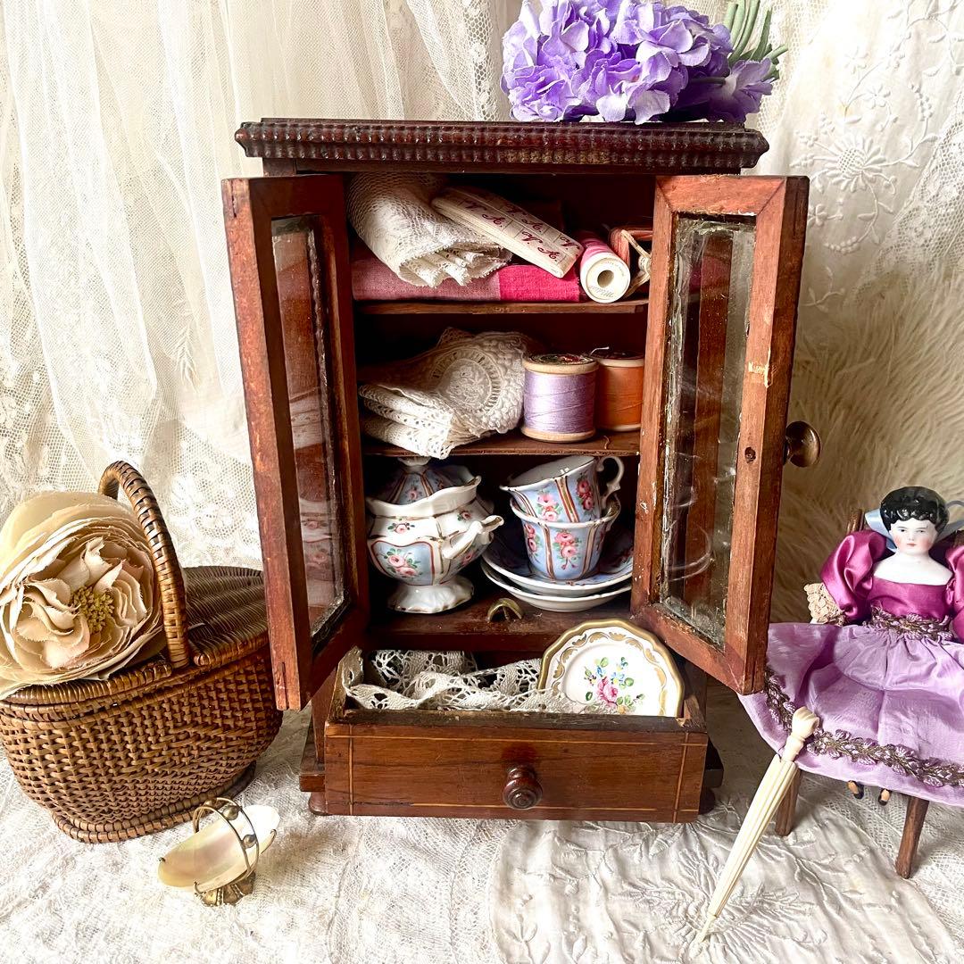ドールキャビネット　フランスアンティーク　カップボード　ディネット　引き出し付き