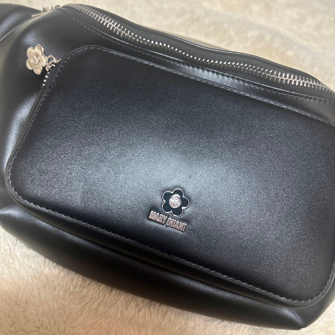 新品　MARY QUANT ブラックボディバッグ　黒　ウエストポーチ　マリクワ