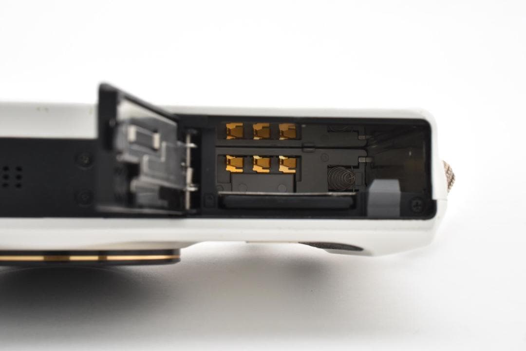 美品 カシオ　CASIO EXILIM EX-ZR100 ホワイト ＃A303