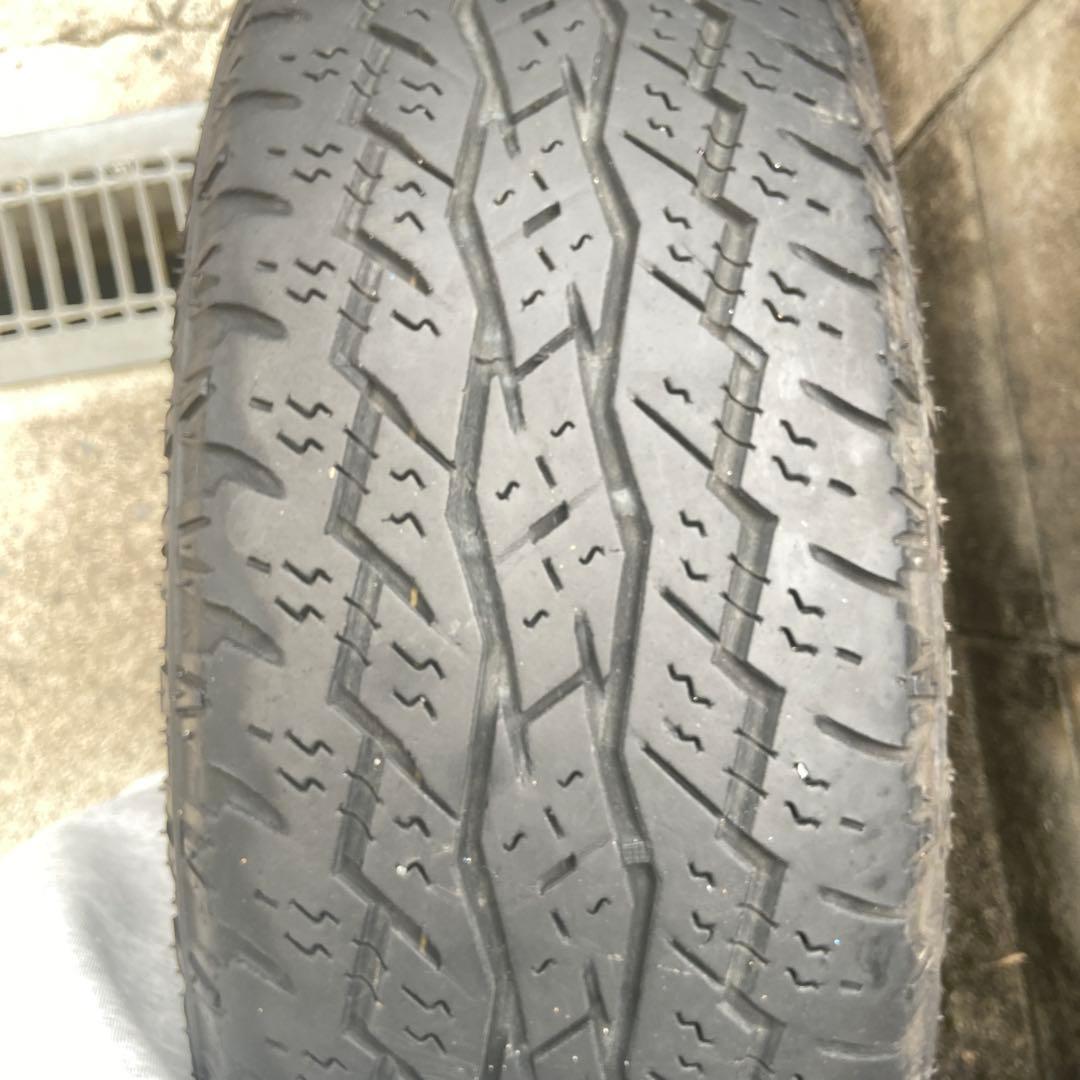 デリカd5 215/70 R16 タイヤホイールセット