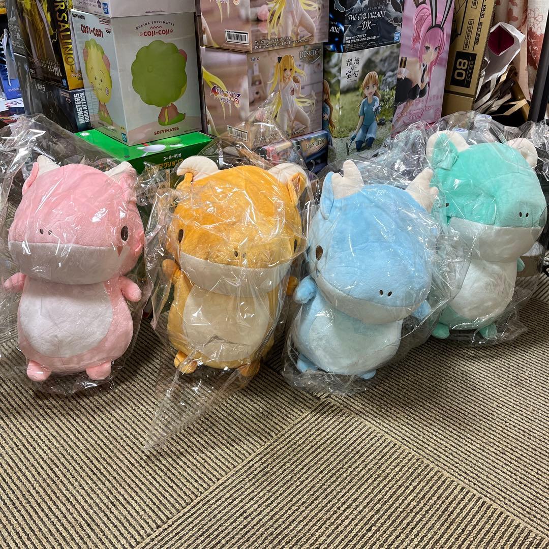 かいじゅう　せかいせいふく　ぬいぐるみ30cm 4種