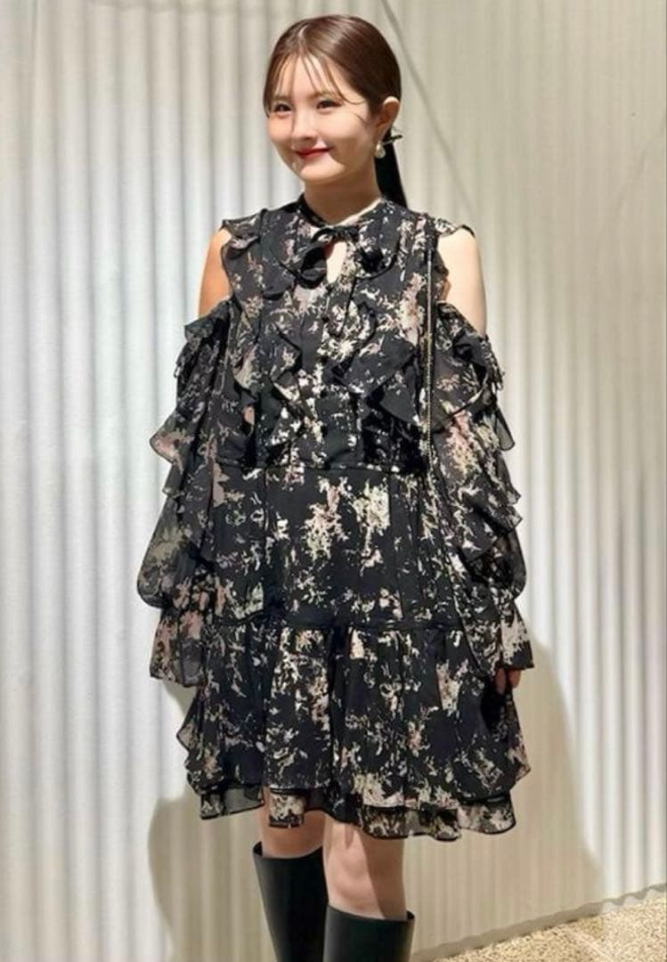 新品タグ付き　SNIDEL プリントフリルミニワンピース