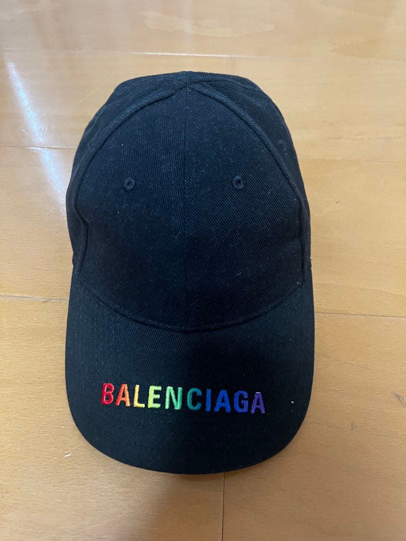 BALENCIAGA ブラックキャップ レインボーロゴ