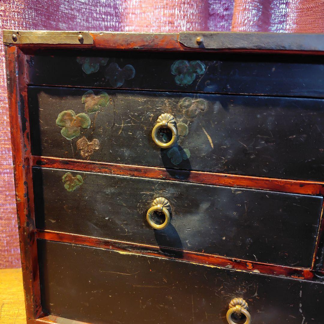 花柄の黒い木製箪笥 5引き出し