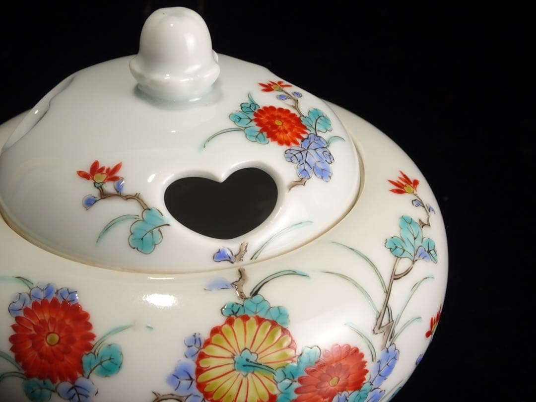 十二代　酒井田柿右衛門　岩菊文　香炉　花形摘み　色絵　有田焼　香道具　渦福