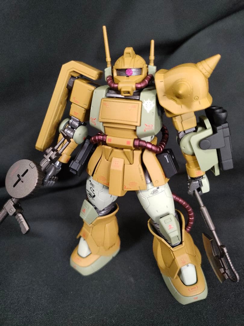 ガンプラ 塗装済完成品 ＨＧ ザク・デザートタイプ（ダブルアンテナ仕様）