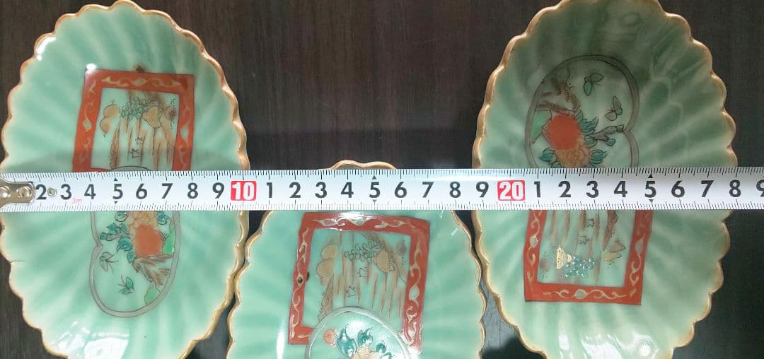 古伊万里 青磁 手書色絵染付 牡丹蝶文 菊花長皿 木箱入