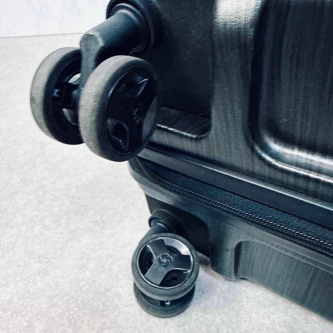 サムソナイト EVOA スピナー55 キャリーケース 35L 4輪 ブラック