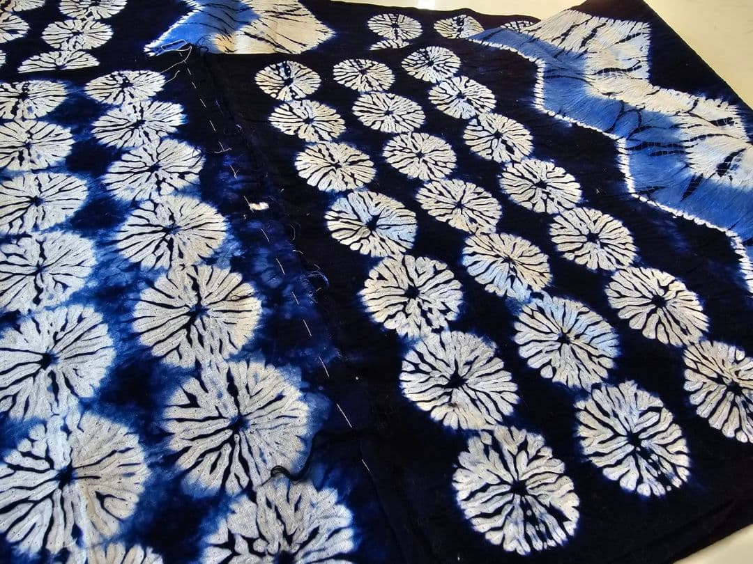 珍しい　有松鳴海絞り　縫い締め　丸紋　反物
