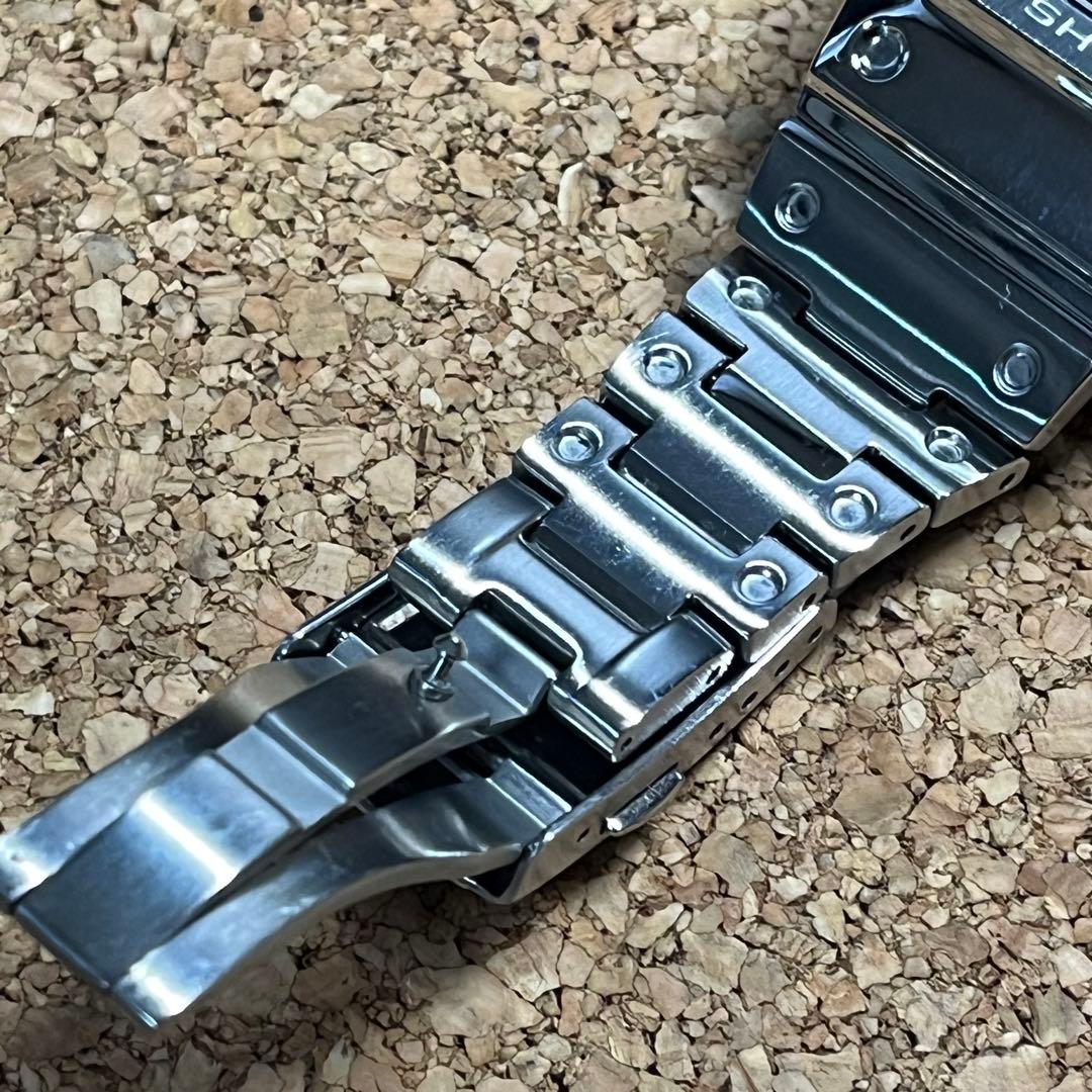 カシオGーSHOCK/GMWーB5000Dー1JFメタリックカバード電波ソーラー