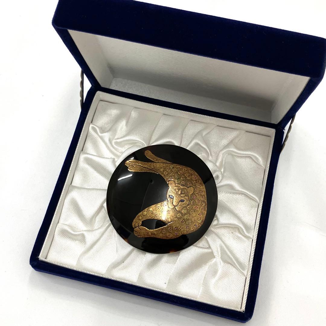 英成 作 べっこう 彪 ブローチ ヒョウ べっ甲 作家 箱入 美品