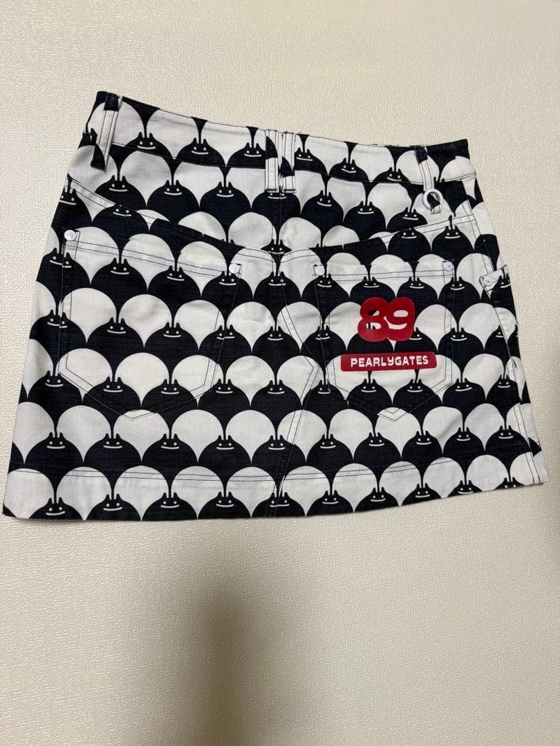 PEARL GATES ゴルフスカート 白黒　　サイズ１です