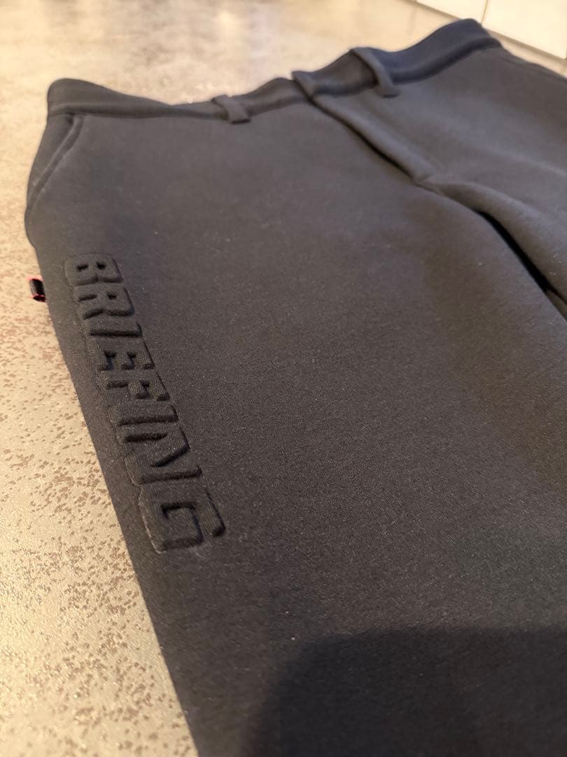 【綺麗め】BRIEFING ゴルフパンツ　3D ジョガーパンツ　L 黒