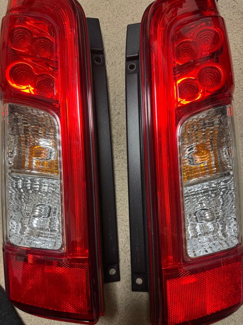 キャラバン令和4年式LEDテールライト 赤色 2個セット