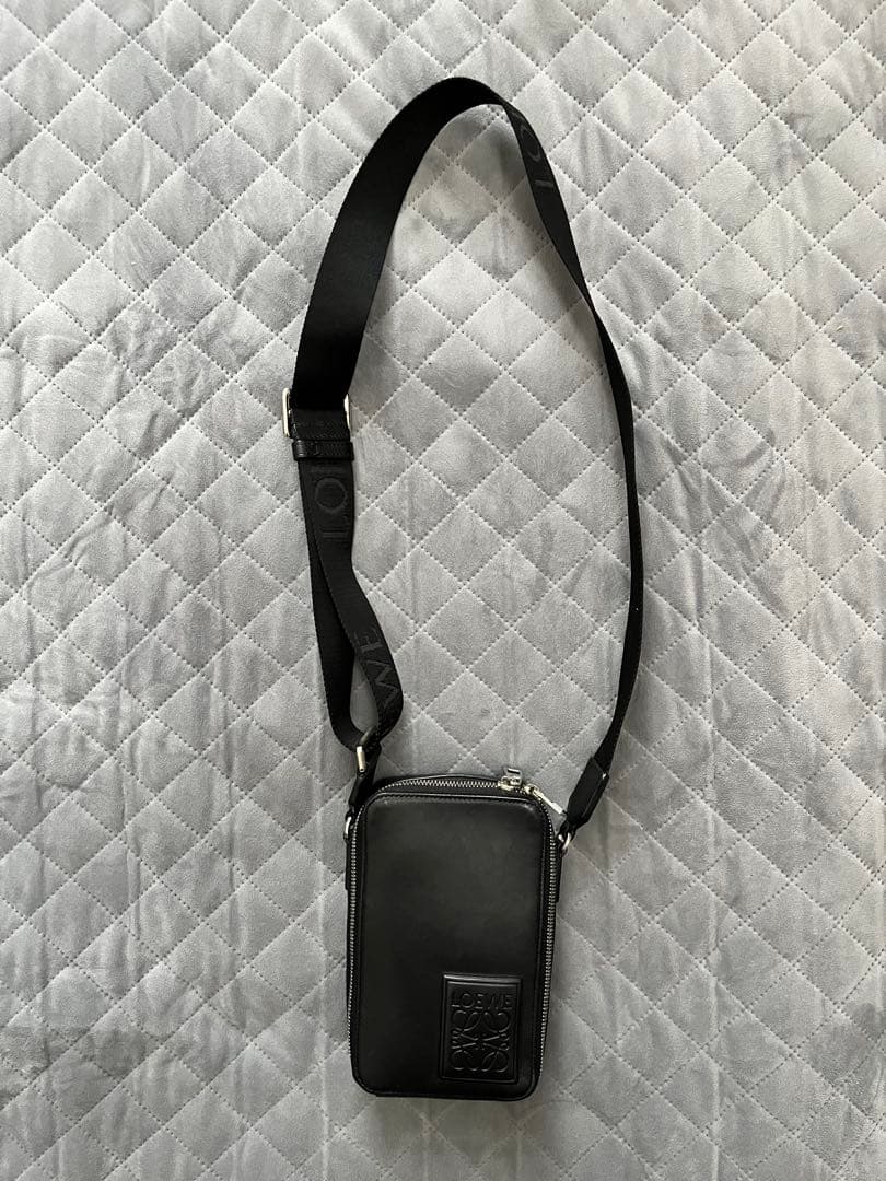 LOEWE バーティカルクロスボディ　ショルダーバック　ブラック