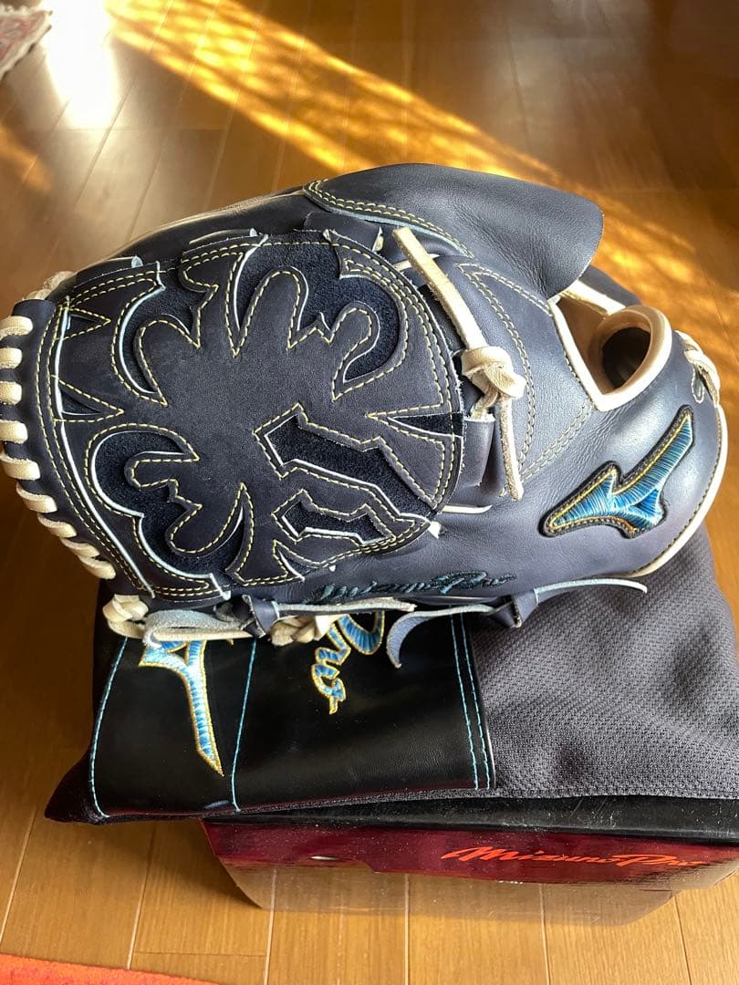 MIZUNO ダイバーシティーブルー　投手用左グローブ　値下げしました！