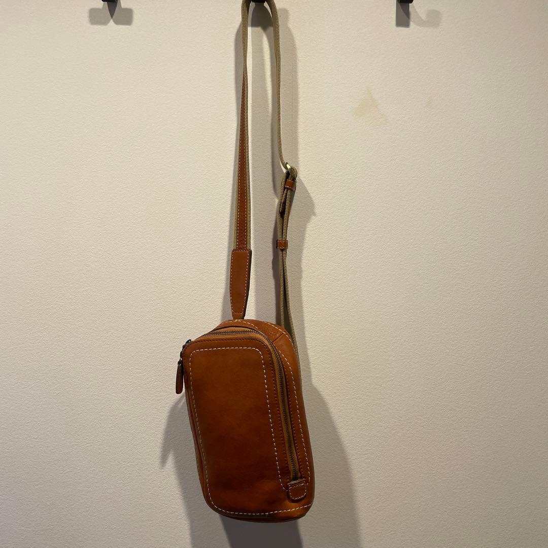 土屋鞄　レザー製コンパクトショルダーバッグ