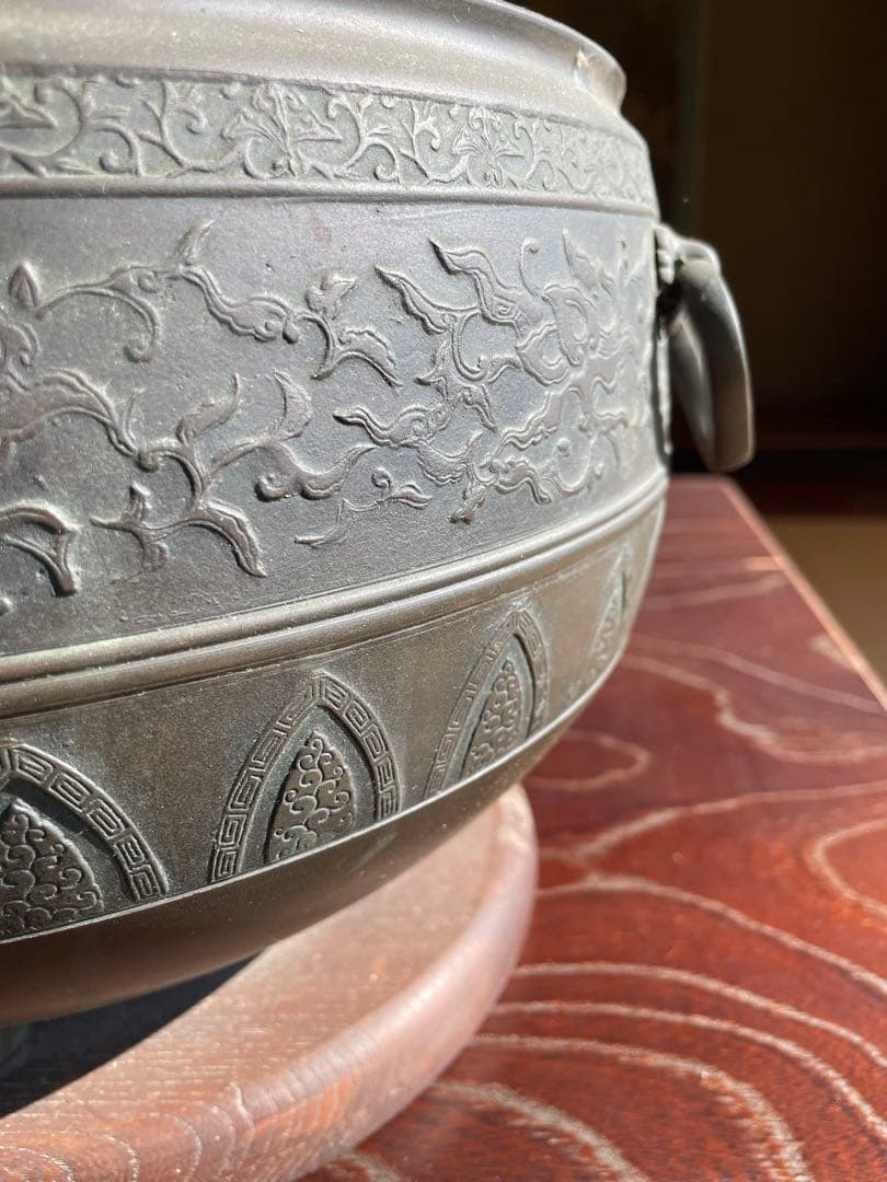 骨董品　希少 鉄製 火鉢 彫刻模様