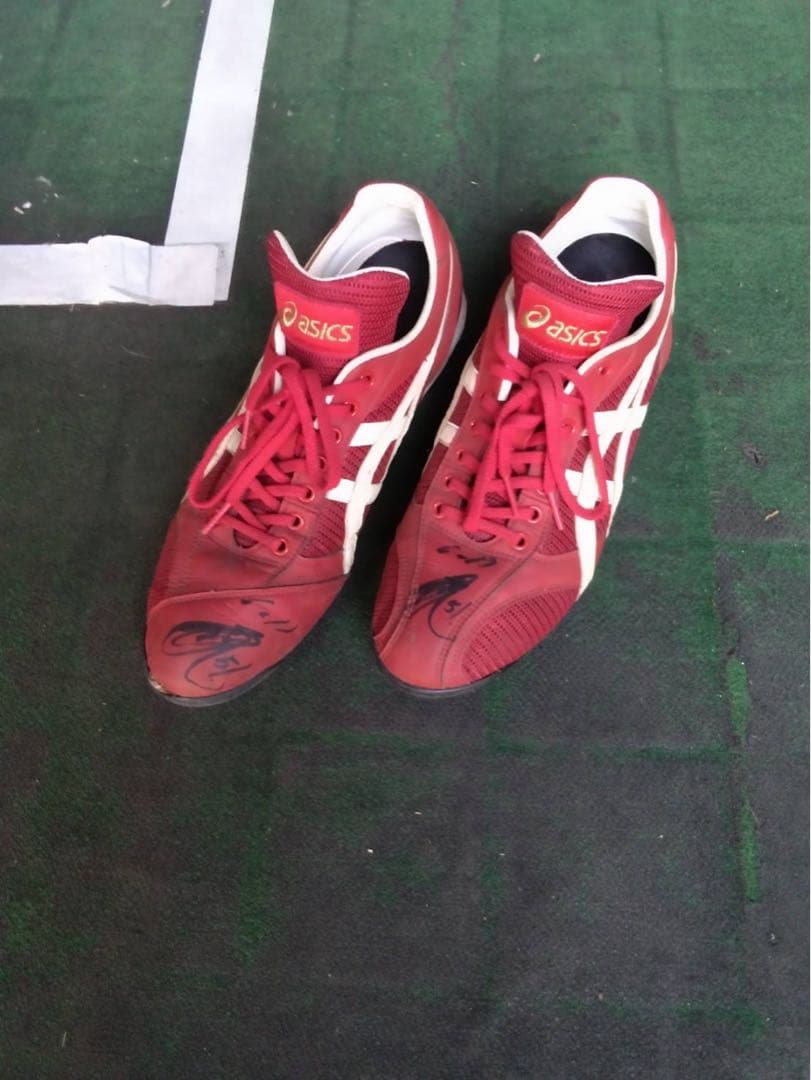 く*う様 【サイン付き】鈴木誠也選手（カープ時代）の使用されていたスパイク