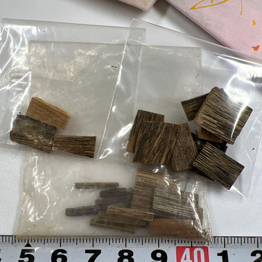 沈香　香木　袋、木箱付　ビニール袋込4g 東Y7-0604①