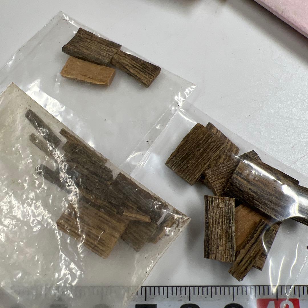 沈香　香木　袋、木箱付　ビニール袋込4g 東Y7-0604①