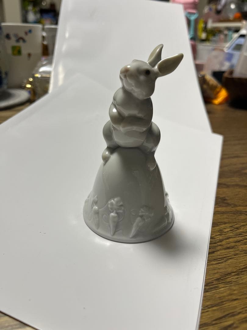 Nao ウサギの陶器置物 ベル 花彫刻付き