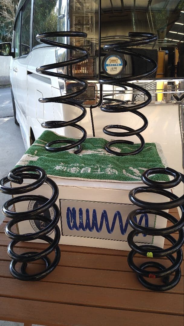 トヨタ純正サスペンション80系ノア　ヴォクシー 4本セット（ノーマルスプリング）