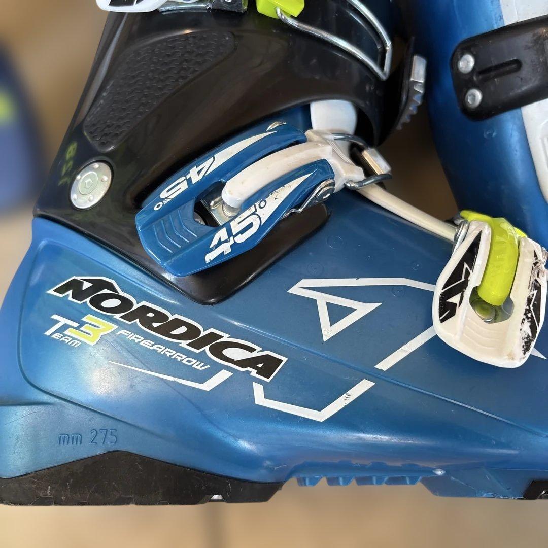 子供用スキー板とブーツのセット