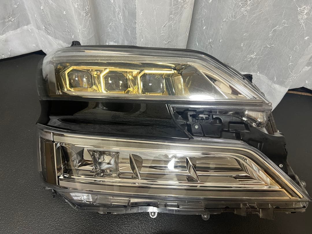 ヴェルファイア後期3連ゴールデンアイズ右ヘッドライト