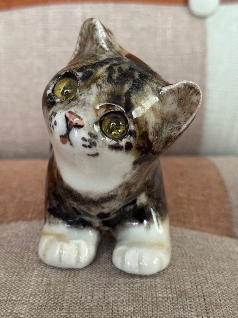 アンティーク　陶器製 猫の置物 茶色と白　価格交渉お気軽に。