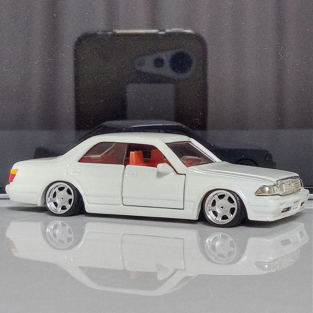 トミカ 廃盤 13クラウン 改 パールホワイト全塗装