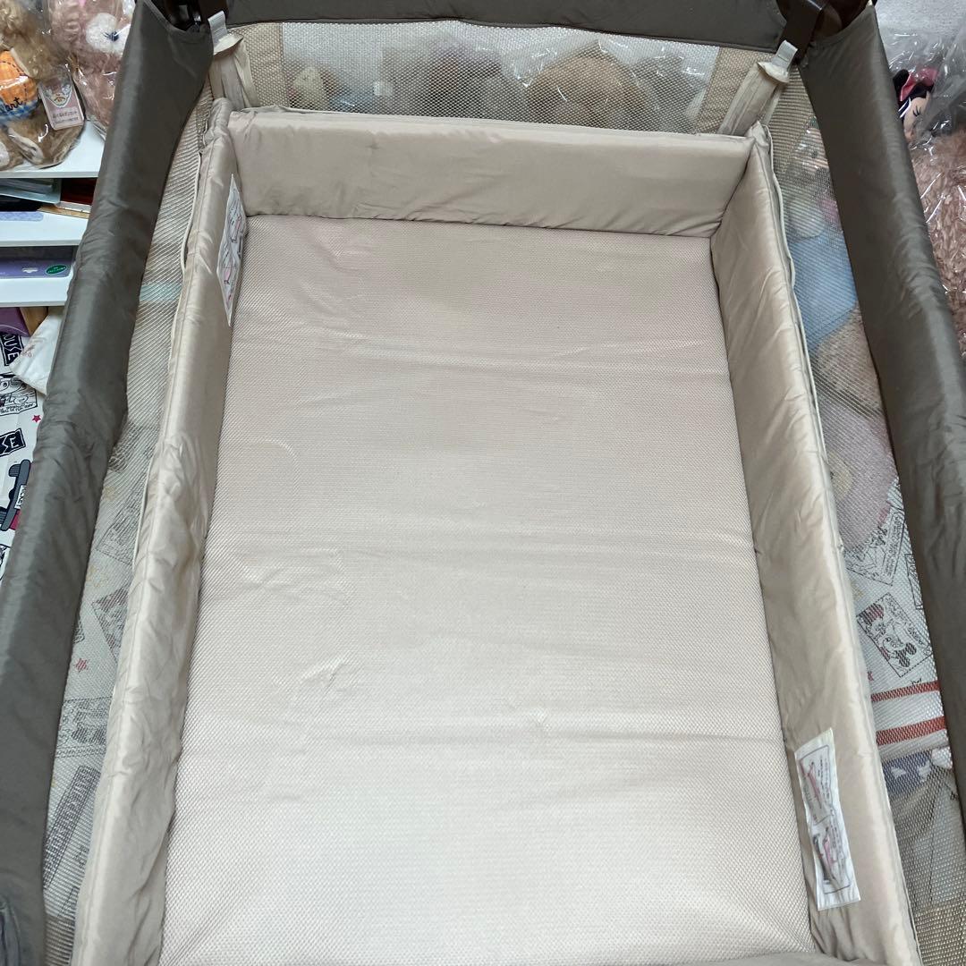 アップリカ　ココネルエアー折りたたみ式ベビーベッド ココアブラウン色